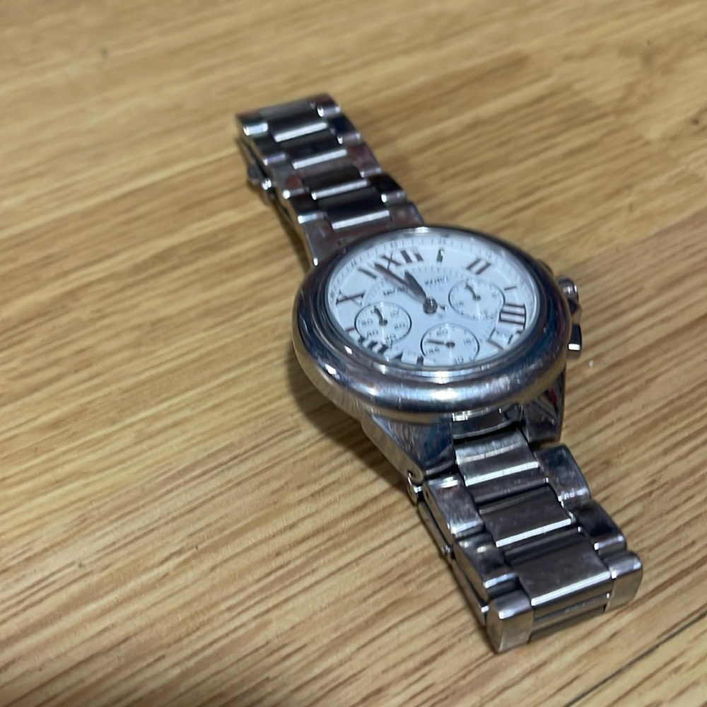 MICHAEL KORS SILVER WATCH WITH IRIDESCENT WHITE FACE WATCH